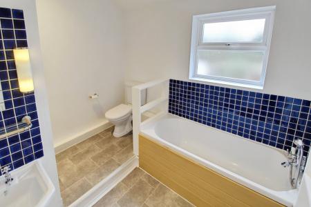 4 bedroom Semi-detached house to let in Oundle Road, Woodston, Peterborough, PE2