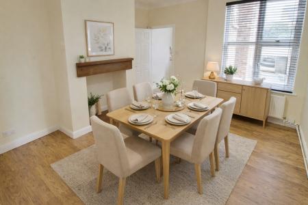 4 bedroom Semi-detached house to let in Oundle Road, Woodston, Peterborough, PE2