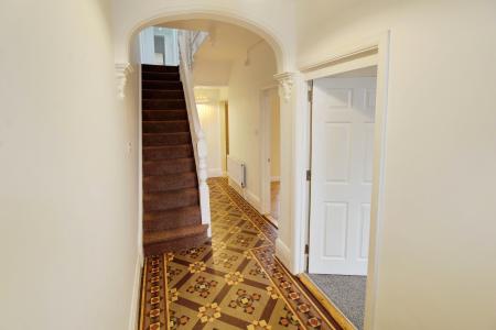 4 bedroom Semi-detached house to let in Oundle Road, Woodston, Peterborough, PE2