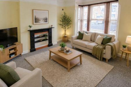 4 bedroom Semi-detached house to let in Oundle Road, Woodston, Peterborough, PE2