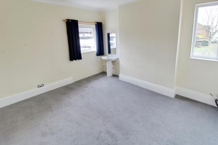 4 bedroom Semi-detached house to let in Oundle Road, Woodston, Peterborough, PE2