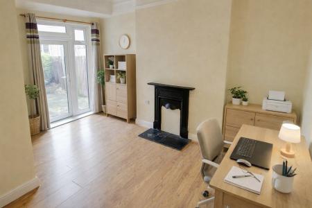 4 bedroom Semi-detached house to let in Oundle Road, Woodston, Peterborough, PE2