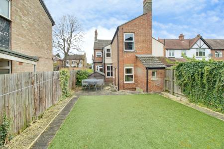 4 bedroom Semi-detached house to let in Oundle Road, Woodston, Peterborough, PE2