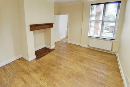 4 bedroom Semi-detached house to let in Oundle Road, Woodston, Peterborough, PE2