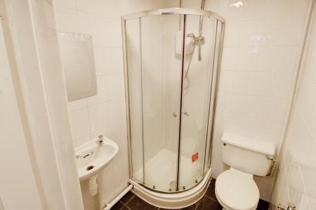 4 bedroom Semi-detached house to let in Oundle Road, Woodston, Peterborough, PE2