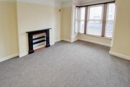 4 bedroom Semi-detached house to let in Oundle Road, Woodston, Peterborough, PE2