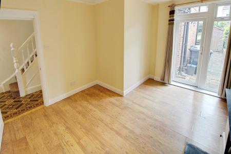 4 bedroom Semi-detached house to let in Oundle Road, Woodston, Peterborough, PE2