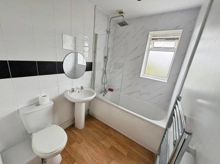 2 bedroom Flat to let in Swain Court, Woodston, Peterborough, PE2