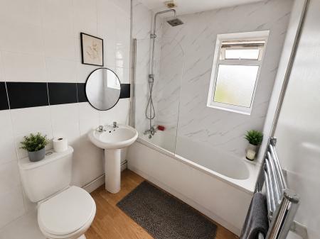 2 bedroom Flat to let in Swain Court, Woodston, Peterborough, PE2