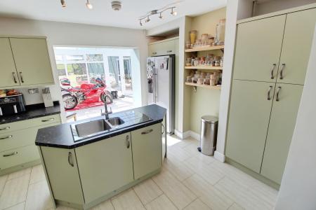 3 bedroom Semi-detached house to let in Walton Road, Peterborough, PE6