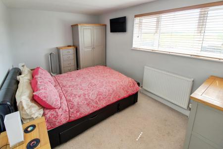 3 bedroom Semi-detached house to let in Walton Road, Peterborough, PE6
