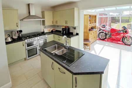 3 bedroom Semi-detached house to let in Walton Road, Peterborough, PE6
