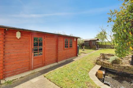 3 bedroom Semi-detached house to let in Walton Road, Peterborough, PE6