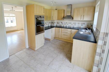 3 bedroom Semi-detached house to let in Elm Close, Yaxley, PE7