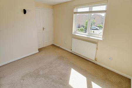 3 bedroom Semi-detached house to let in Elm Close, Yaxley, PE7
