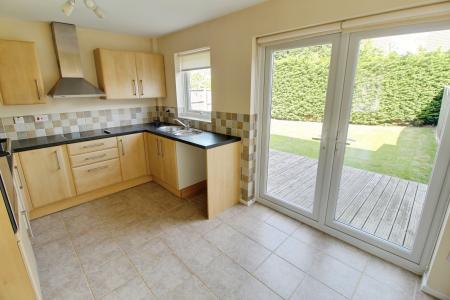 3 bedroom Semi-detached house to let in Elm Close, Yaxley, PE7