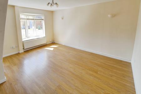 3 bedroom Semi-detached house to let in Elm Close, Yaxley, PE7