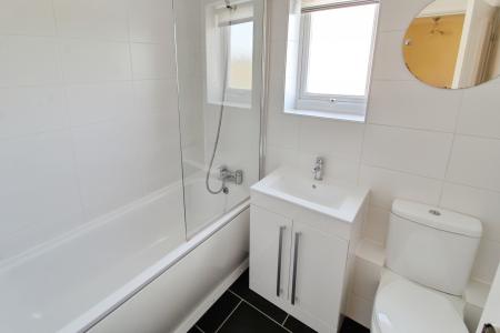 3 bedroom Semi-detached house to let in Elm Close, Yaxley, PE7