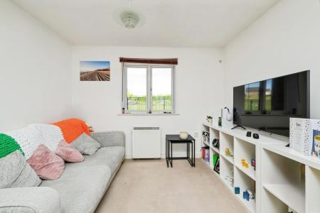 2 bedroom Flat for sale in Harn Road, Hampton Centre, Peterborough, PE7