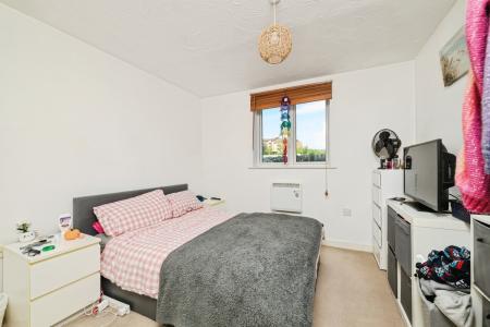 2 bedroom Flat for sale in Harn Road, Hampton Centre, Peterborough, PE7