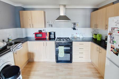 2 bedroom Flat to let in Overland Mews, Stanground, Peterborough, PE2