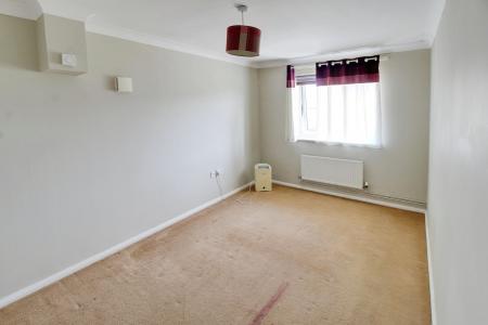 2 bedroom Flat to let in Overland Mews, Stanground, Peterborough, PE2