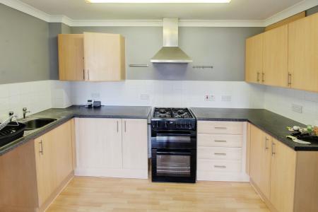 2 bedroom Flat to let in Overland Mews, Stanground, Peterborough, PE2