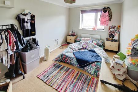 2 bedroom Flat to let in Overland Mews, Stanground, Peterborough, PE2