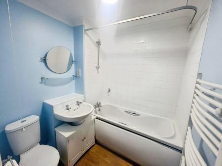 2 bedroom Flat to let in Overland Mews, Stanground, Peterborough, PE2