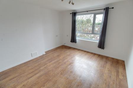 2 bedroom Flat to let in Thistle Drive, Stanground, Peterborough, PE2