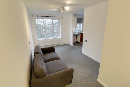 2 bedroom Flat to let in Thistle Drive, Stanground, Peterborough, PE2