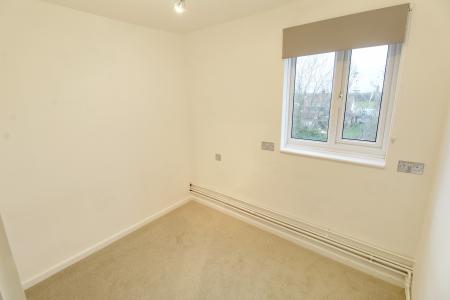 2 bedroom Flat to let in Thistle Drive, Stanground, Peterborough, PE2