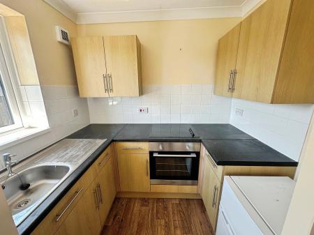 1 bedroom Flat to let in Bushfield, Orton Goldhay, Peterborough, PE2