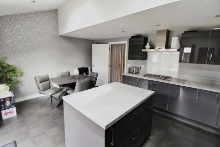 4 bedroom Terraced House for sale in Chapman Avenue, West Town, Peterborough, PE3