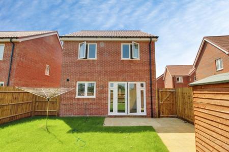 3 bedroom Semi-detached house to let in Mallard Street, Bourne, PE10