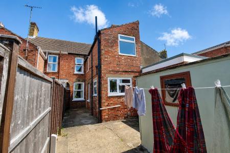3 bedroom Terraced House to let in Harris Street, Millfield, Peterborough, PE1