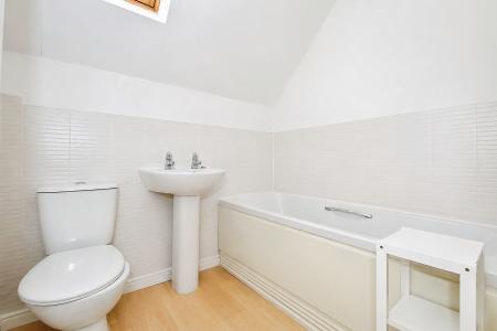 4 bedroom Town house to let in Violet Way, Yaxley, PE7