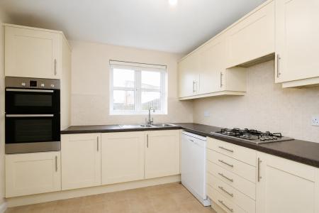 4 bedroom Town house to let in Violet Way, Yaxley, PE7