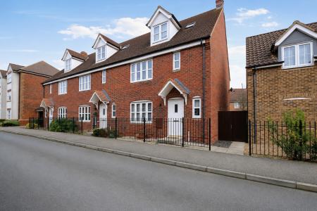 4 bedroom Town house to let in Violet Way, Yaxley, PE7