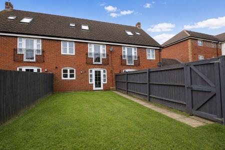 4 bedroom Town house to let in Violet Way, Yaxley, PE7