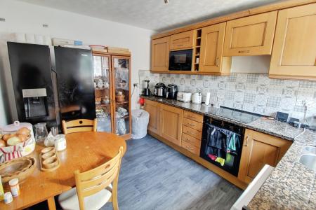 2 bedroom Flat for sale in Alexandra Road, Millfield, Peterborough, PE1