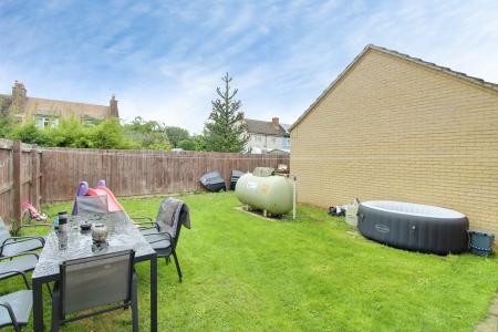2 bedroom Semi-detached house to let in Sayers Crescent, Wisbech St Mary, PE13