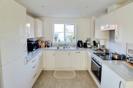 4 bedroom Detached house for sale in Damson Drive, Dogsthorpe, Peterborough, PE1