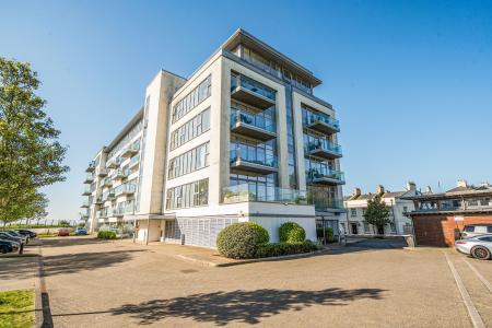 1 bedroom Flat for sale in Discovery Road, Plymouth, PL1