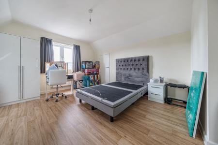 4 bedroom Semi-detached house for sale in Jodel Close