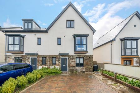 4 bedroom Semi-detached house for sale in Jodel Close