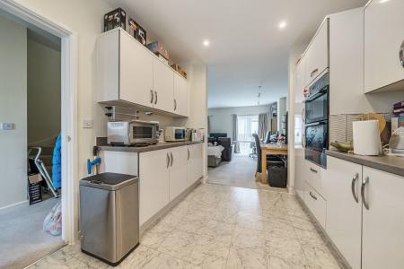 4 bedroom Semi-detached house for sale in Jodel Close