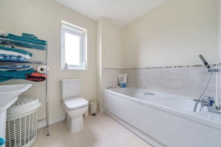 4 bedroom Semi-detached house for sale in Jodel Close