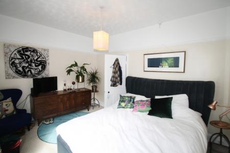 2 bedroom Terraced House to let in Lanhydrock Road, St. Judes, Plymouth, PL4