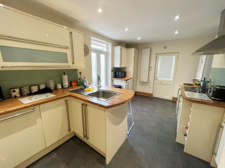 3 bedroom Terraced House to let in Sea View Avenue, Lipson, Plymouth, PL4